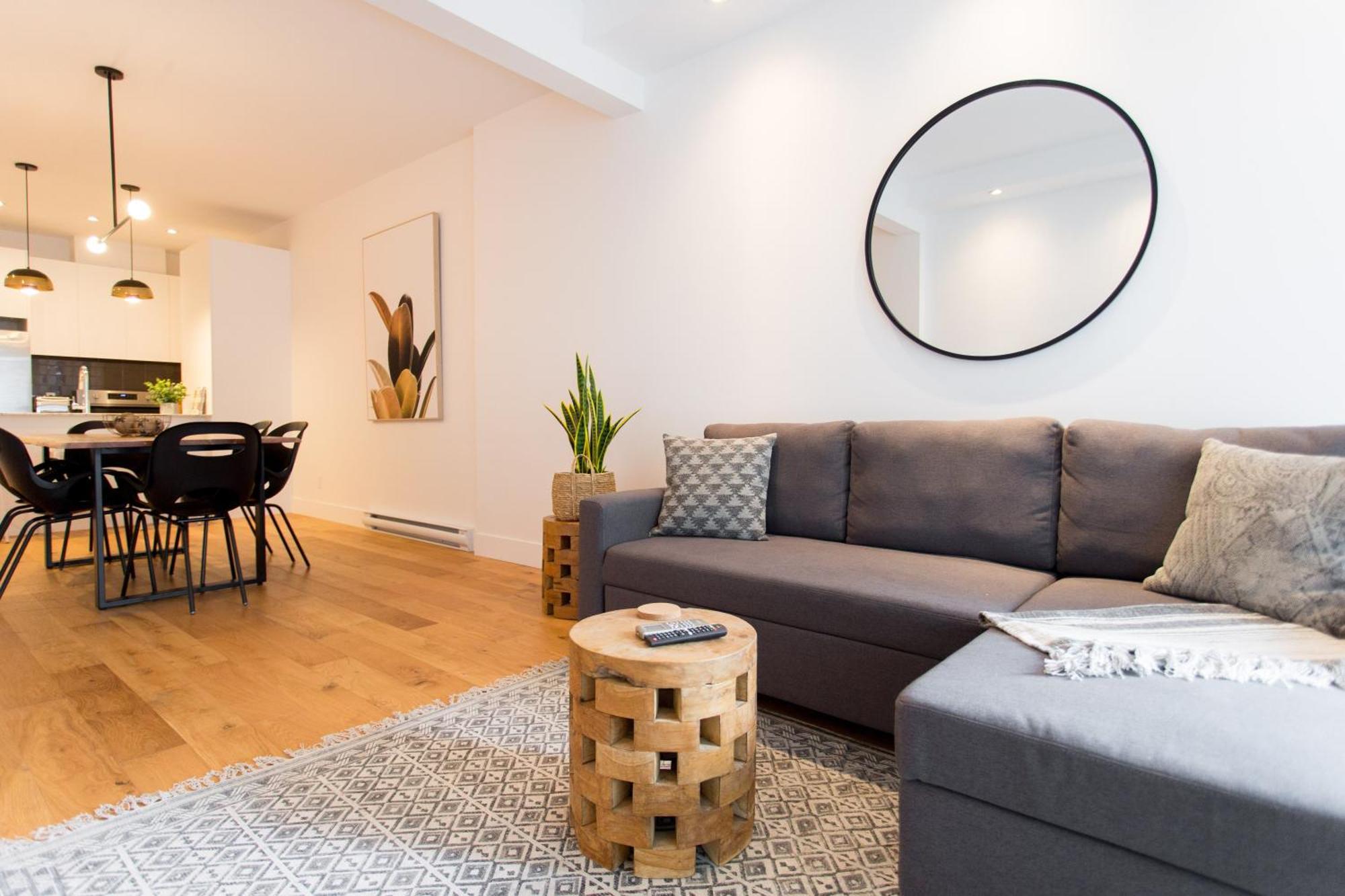 Hip, Stylish Apartment In Little Italy By Den Stays A Монреал Стая снимка