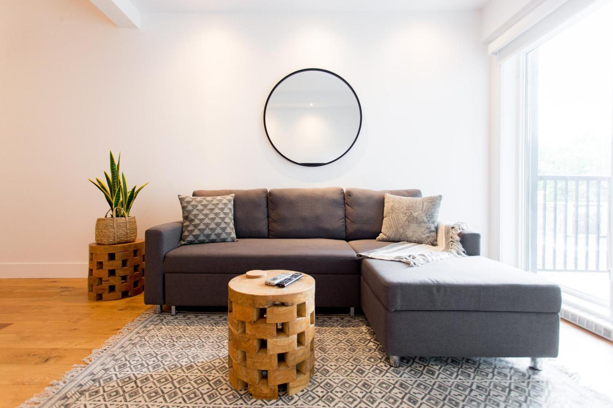 Hip, Stylish Apartment In Little Italy By Den Stays A Монреал Стая снимка